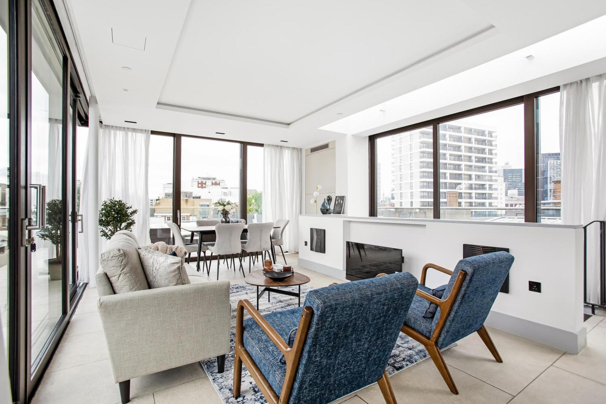 Stunning 3 Bedroom Penthouse Private Terrace Ac Apartment *