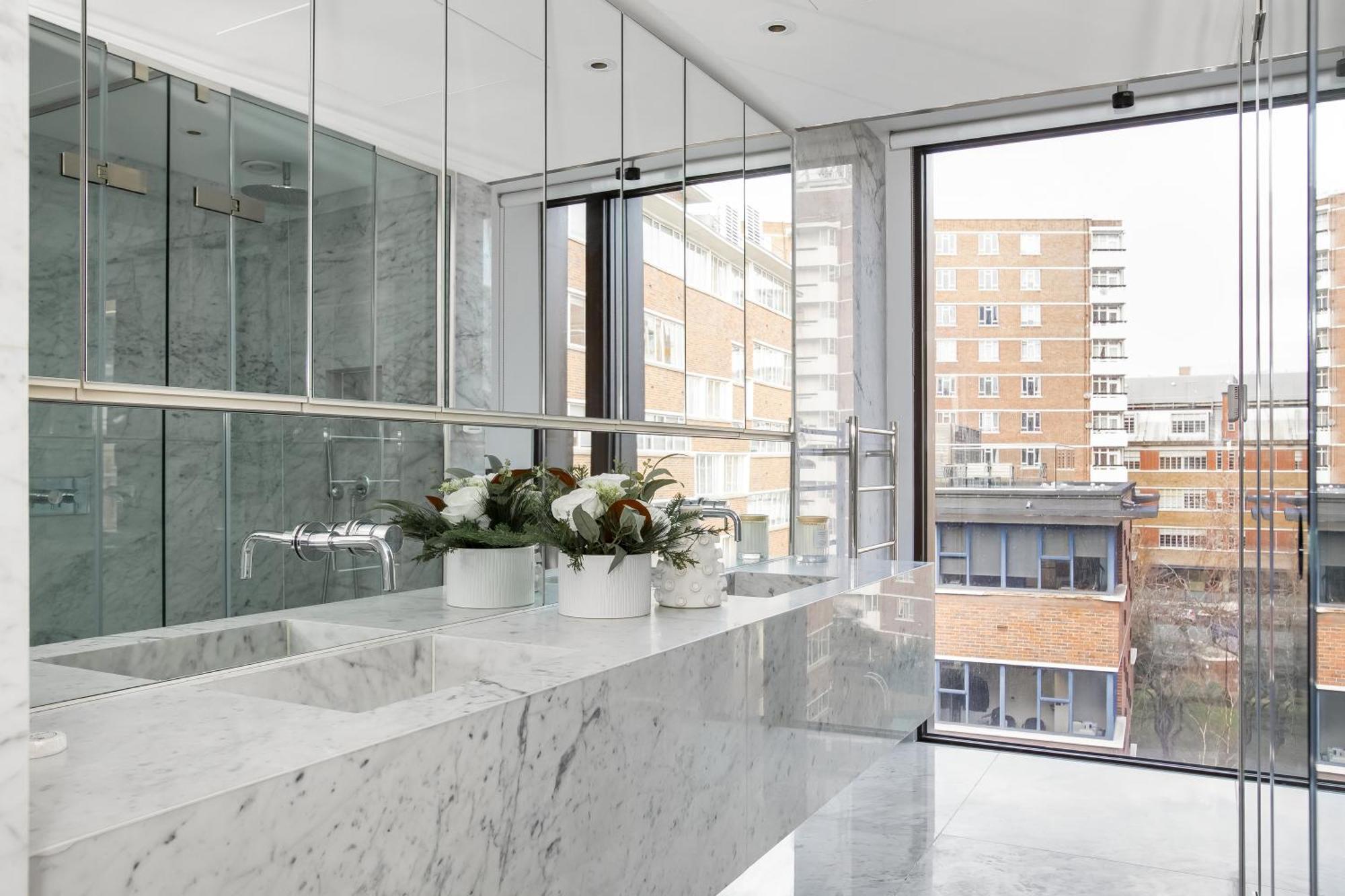 Stunning 3 Bedroom Penthouse Private Terrace Ac London