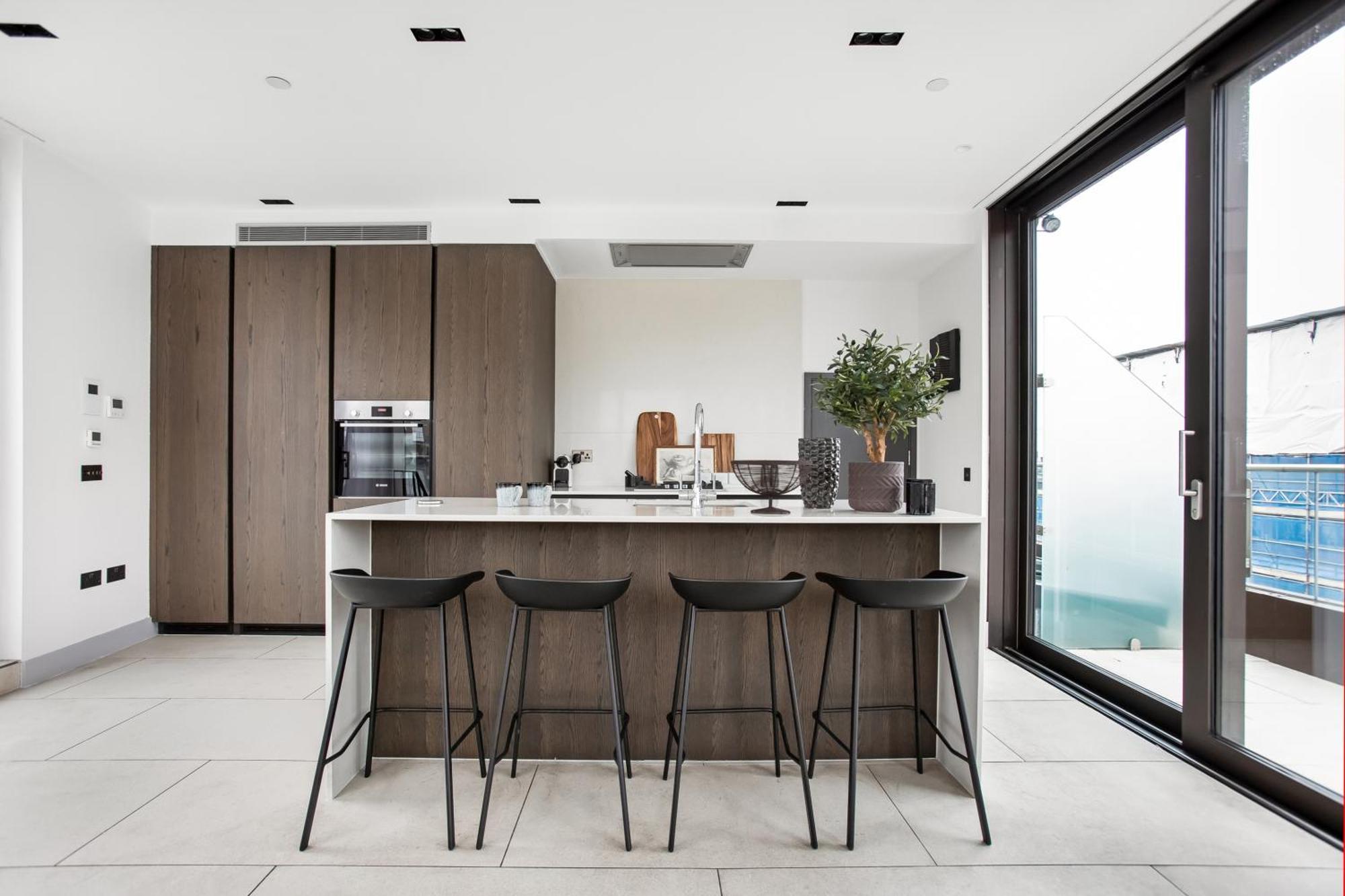 Stunning 3 Bedroom Penthouse Private Terrace Ac London